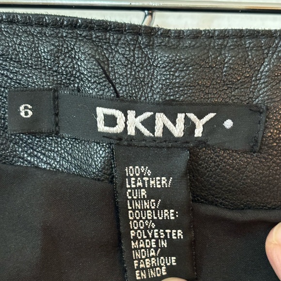 DKNY Black Leather Pants, Straight Legs, Zipper Front,Fully Lined.Woman’s Size 6 - Picture 2 of 12